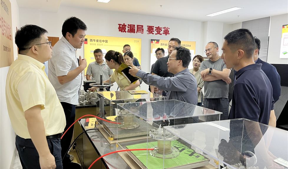 西牛皮防水应用示范基地（淮安站）迎来河海大学淮安校友一行